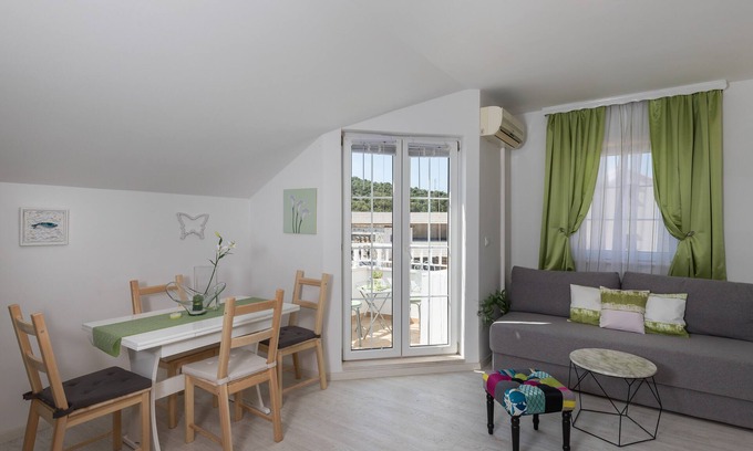 Zvekovica Apartment | Apartments Villa Key - One Bedroom Apartment with Balcony