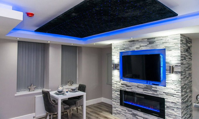 Huddersfield Apartment | Aphrodite Suites - The Sanctuary Hot Tub SPA Suite