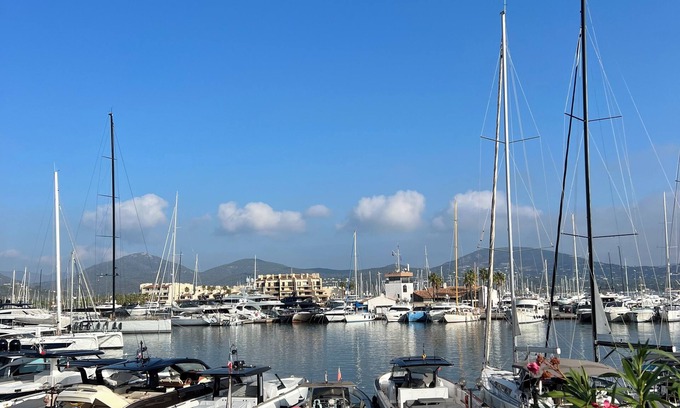 Port Cogolin Apartment | Apparemment 2chambres Golf de St Tropez 4km vue sur le Port Marines de Cogolin