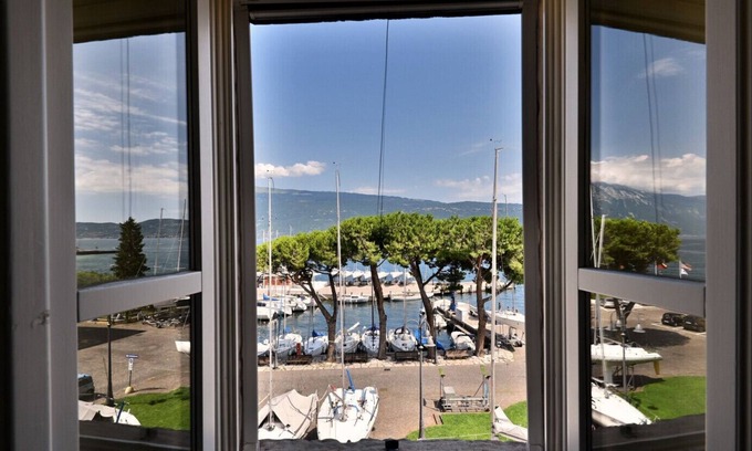 Bogliaco Apartment | Appartamento Al Porto Vecchio Rebomaholidays - with parking space and marvellous lake view