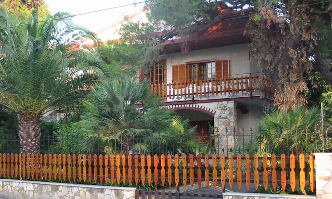 Ginosa Marina House | Appartamento in Villa con Pineta