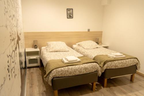 Le Pin Apartment | Appartement 1-2 pers - Aéroport CDG, Parc Expo, Villepinte - A L'Ombre du Pin "9"