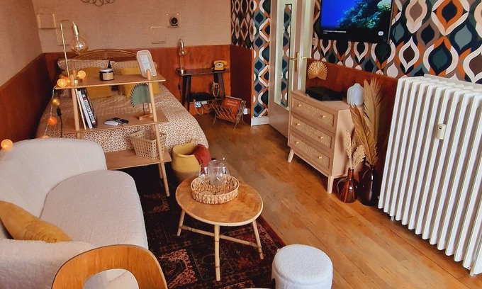 Chalon-sur-Saone Apartment | Appartement 2 Pers aux Belles Allures 60/70s à 8mn à Pieds du Centre