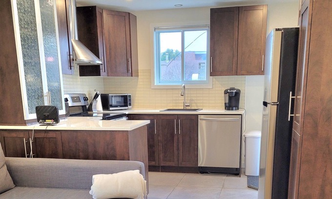 Laval-des-Rapides Apartment | Appartement 3 Chambres, Proche du Métro