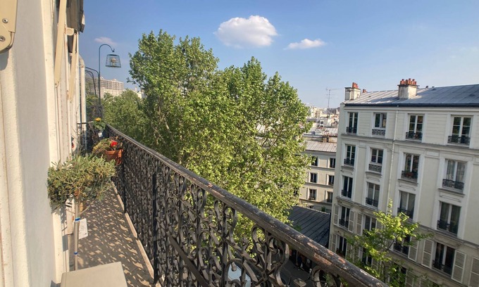 20th Arrondissement Apartment | Appartement Avec Charme Typique Parisien - Balcon Plein SUD