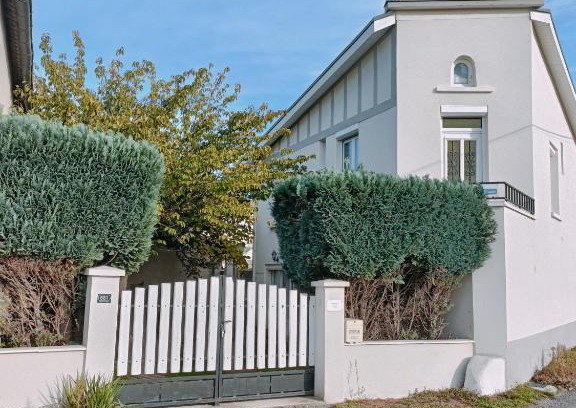 Montrond-les-Bains Apartment | Appartement dans maison atypique