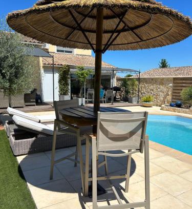 Pont-Saint-Esprit Apartment | Appartement duplex meublé avec vue sur piscine