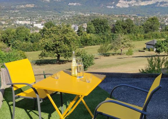 Tresserve Apartment | Appartement duplex indépendant, dans maison.