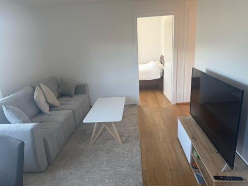 Salins Apartment | Appartement entier avec terrasse et jardin