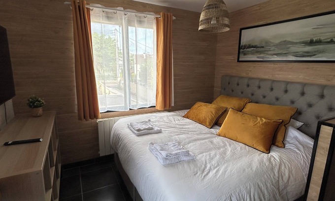 Mantes-la-Jolie Apartment | Appartement Illusion