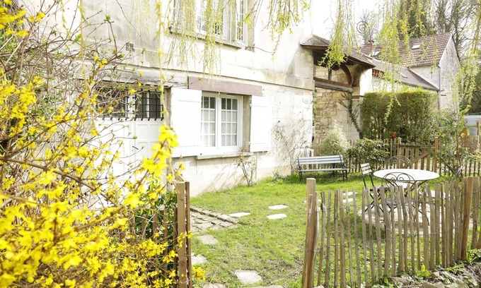 Senlis Apartment | Appartement Le Moulin with private garden
