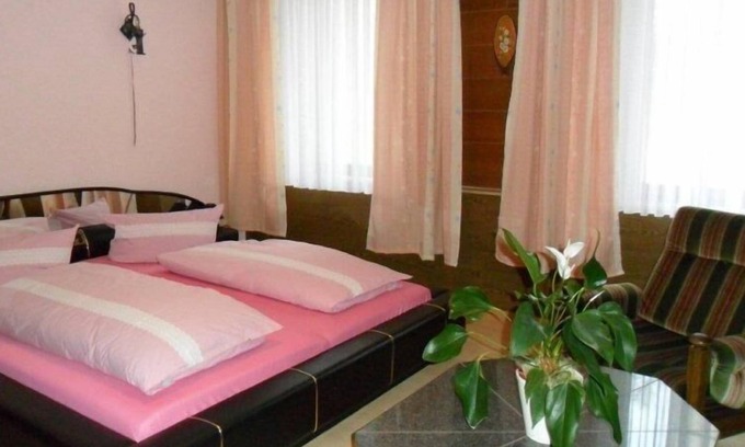 Seebach Apartment | Appartement mit 2 Schlafräumen, Dusche und WC