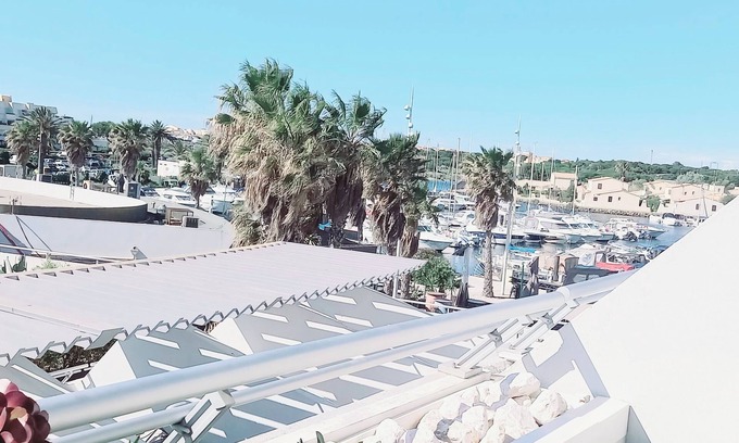 Naturist Village Apartment | Appartement Tres Lumineux Environ 37 m2 + 2 Terrasses 13+ 6 m2, vue Port Ambonne