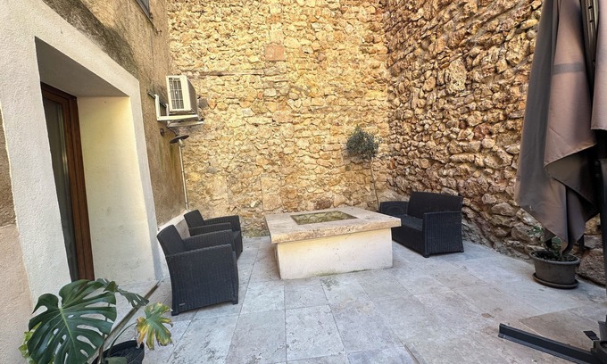 Cotignac Apartment | Appartement Vue sur le Rocher