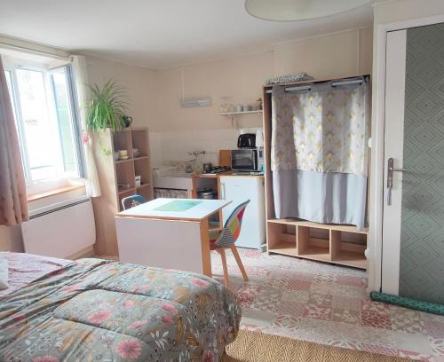 Rennes-les-Bains Apartment | Appartements vue sur rivière, Douce Reine