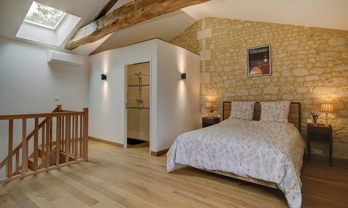 Challignac Apartment | Appt for 2 people in a small village to discover the cognac region