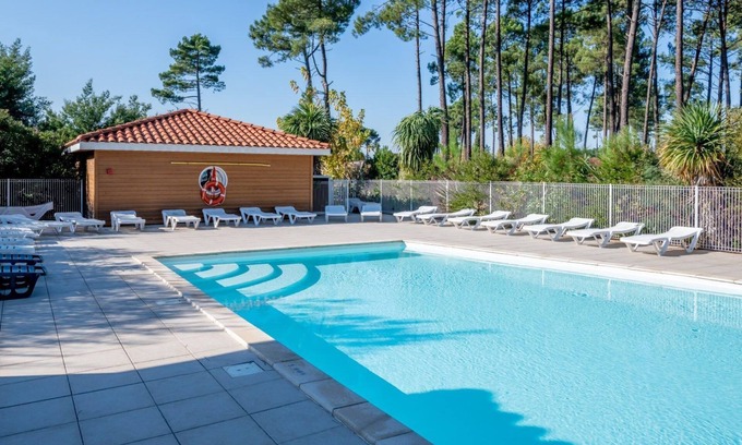 Parentis-en-Born Condo | Apptmt avec accès piscine | A quelques pas du lac!