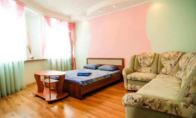 Nizhnyaya Maksakovka Apartment | April on International 166