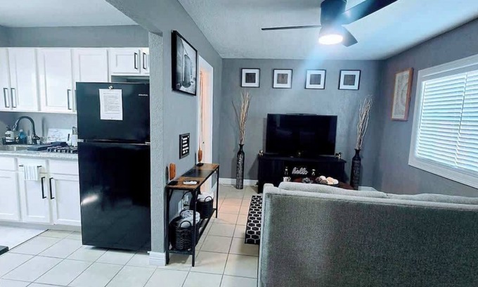 Baytown Apartment | Apt#5 Quiet comfortable place near chemical plants