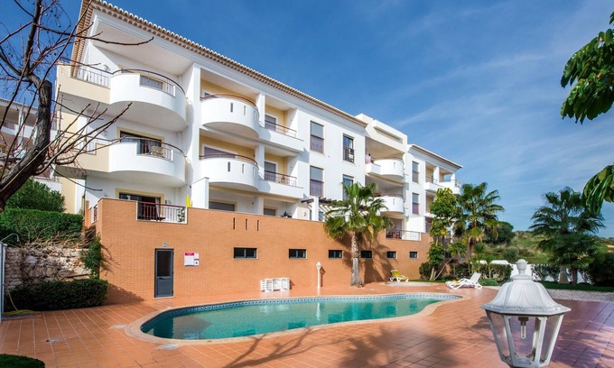 Albardeira Apartment | Apt. Casa Floreva, with communal pool access