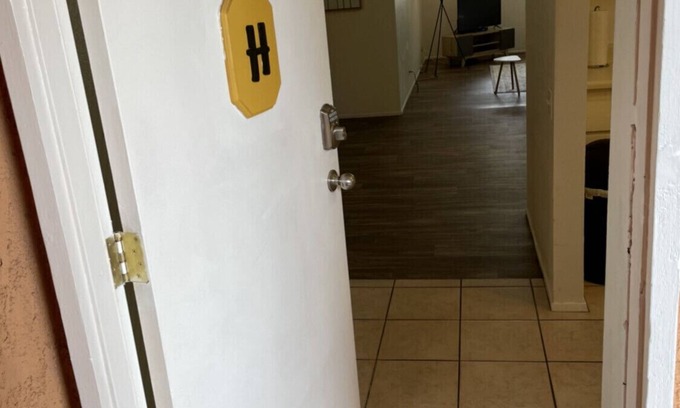 Historic Tennis Club Apartment | Apt H- upstairs furnished 2bed/2bath in DT Palm Springs with mountain view