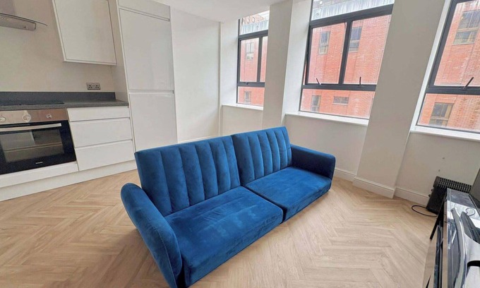 Offerton Apartment | Apt - Sleeps 2 - Parking - Station Close - Pets Ok