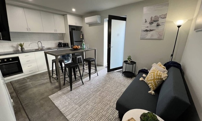 Devonport Apartment | Apt with Aircon & Loft Bedroom, Great Location