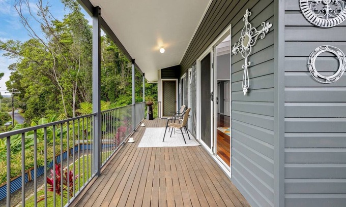 Kuranda House | Aqua Eden in Kuranda Dive into Tropical Splendour