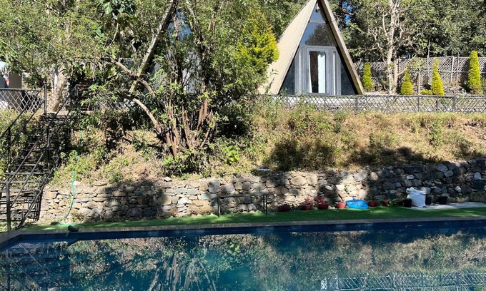 Bhimtal Hotel | Arahnyam Pool Side Cafe & Resort