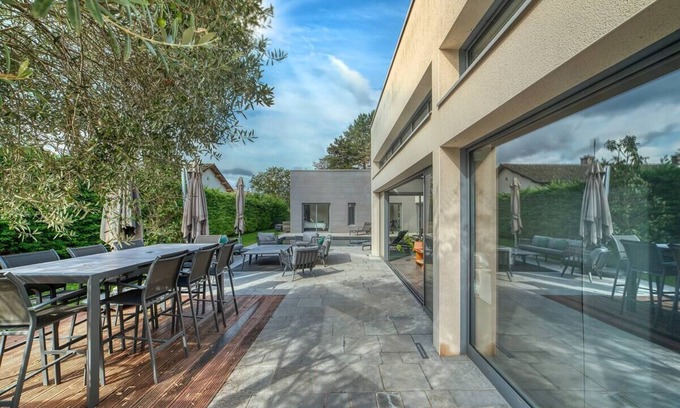 Montanay House | architect-designed house with pool