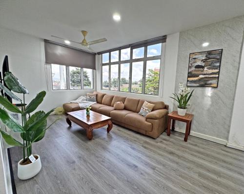 Seremban Villa | Arena Lobak Villa Retreat, Spacious Stay with Billiards, Karaoke, BBQ