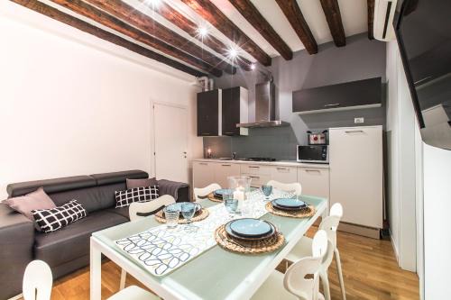 Castello Apartment | Arsenale Design Apartment R&R