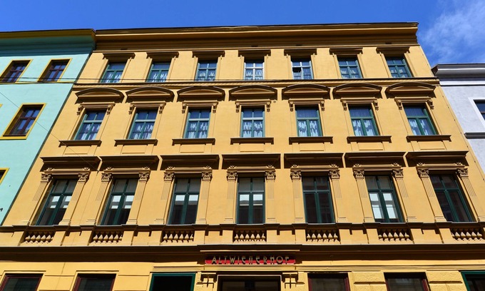 Funfhaus Apartment | Art nouveau family apartment 2 minutes from public transportation