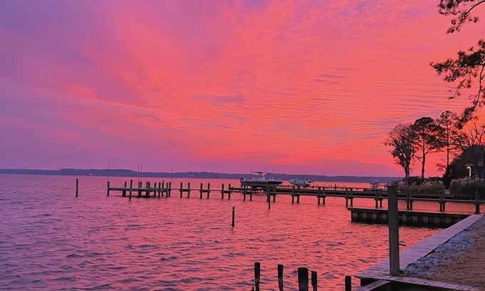 River Road Cottage | Artistic Pamlico Cottage just downriver from Washington NC