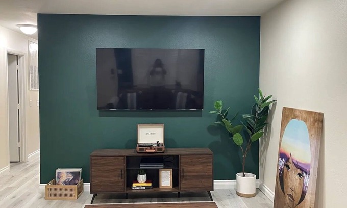 Green Valley North Condo | Artsy Mid-Century Modern 2br2ba