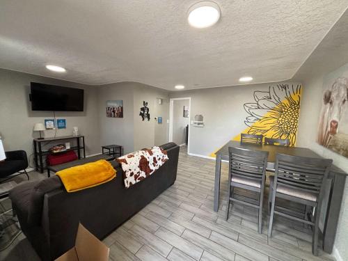 Arvada Plaza Area House | Arvada Private Family Home with Two King Beds