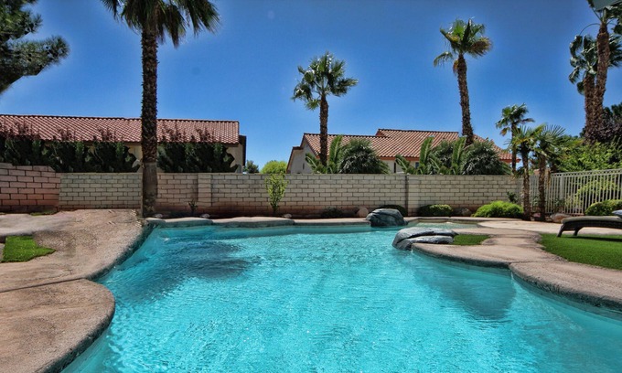 Canyon Gate Master House | ASK ABOUT SPECIALS! 5 Bedroom King Suite w/ Pool & FAST Wi-Fi!