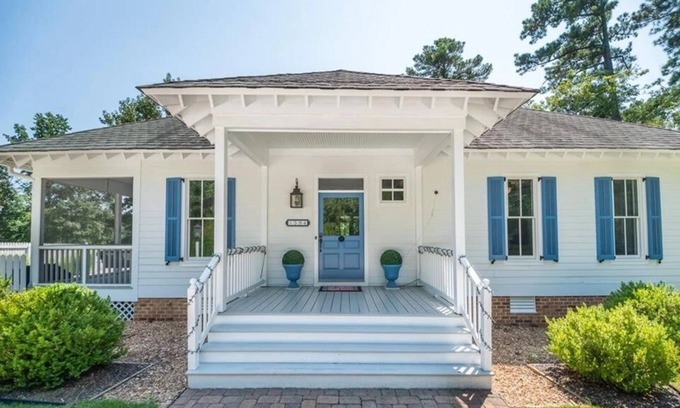 Wicomico Church House | Ask about weekly discount - Oyster Shell cottage, with pool and dock!