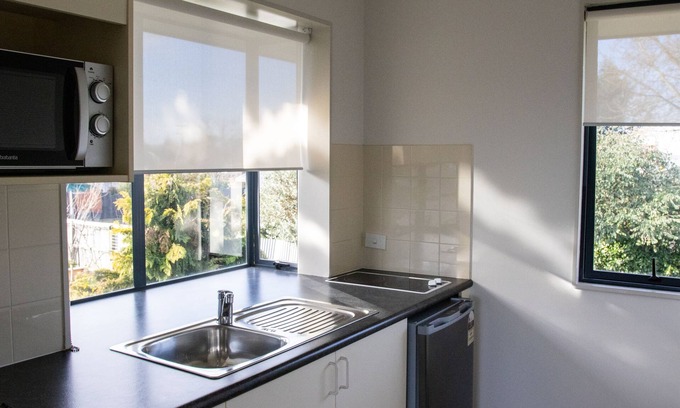 Springlands Hotel | ASURE Phoenix Motor Inn