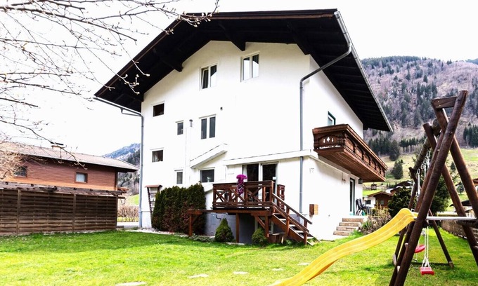 Fusch an der Grossglocknerstrasse Ski Chalet | Chalet Charlotte is situated at the Grossglockner Road, south of Zell am See.
