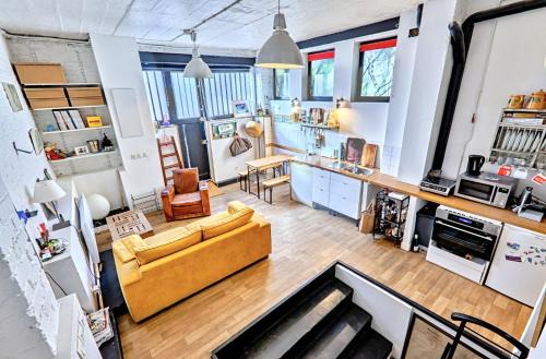 Clichy Apartment | Atelier Bleu Charmant petit Loft