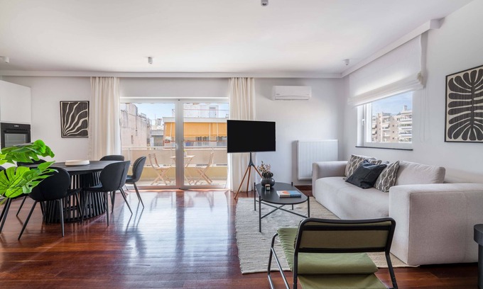 Alimos Apartment | Athenian 3BR seaside property in Alimos