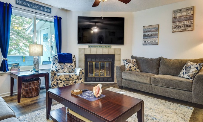 North Beach Condo | Atlantic Beach Condo w/ Pool Access, 3 Mi to Beach