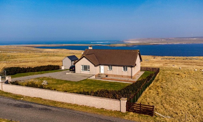 Arnol House | Atlantic views at Arnisdale House on Lewis