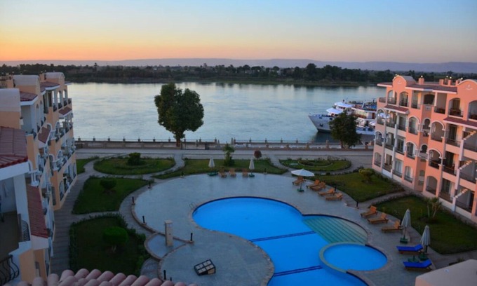 Luxor Apartment | Aton Apartment in Luxor Resort, Minutes to City Center.