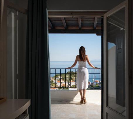 Patitiri Hotel | Atrium of Alonissos