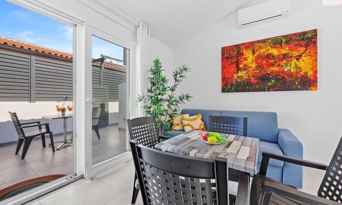 Barbariga Apartment | Attractive apartment in Peroj with terrace