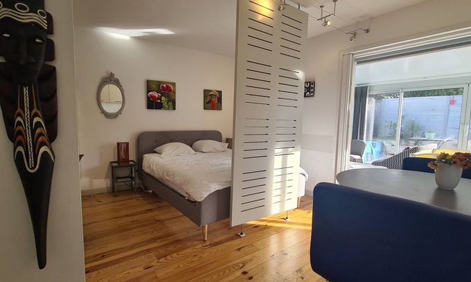 Rochefort House | Attractive single-storey house with garden, close to town center