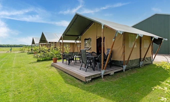 Zwiggelte House | Attractive tent lodge in Zwiggelte with garden