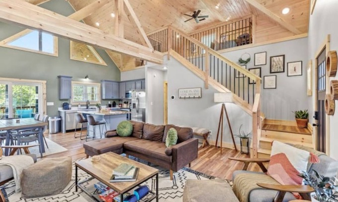 Rogers Cabin | ATV Trailer Parking/NEW/5 min to Natural Bridge